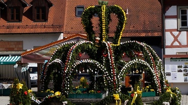 Osterbrunnen in Heiligenstadt in der Fränkischen Schweiz. Aufgenommen am o3.o4.18 12.30 Uhr | Bild: Heinz Feineis, Waldbüttelbrunn, 04.04.2018