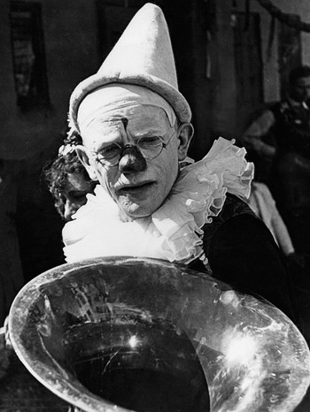 Karl Valentin als Clown in "Die verkaufte Braut" | Bild: SZ Photo / Scherl