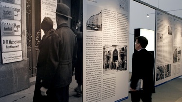 Ausstellung "Ort und Erinnerung. Nationalsozialismus in München" in der Münchner Pinakothek der Moderne | Bild: picture-alliance/dpa