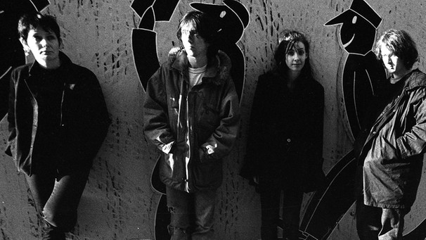 Die Band My Bloody Valentine vor einer Mauer | Bild: picture-alliance/dpa