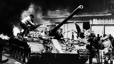 Sowjetische Panzer in Prag 1968 | Bild: picture-alliance/dpa