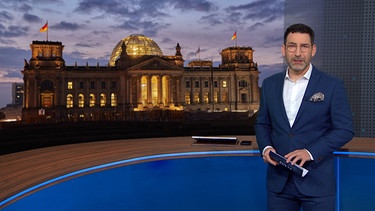 Moderator Till Nassif im BR24-Studio | Bild: BR