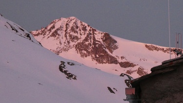 Graubünden: Zapporthütte: Rheinwaldhorn am Morgen | Bild: BR/Georg Bayerle