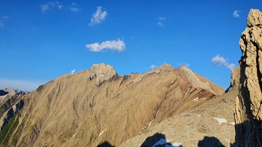 Roland-Ritter-Biwak in den Lechtaler Alpen: Blick von der Biwakschachtel nach Osten zum Darwinkopf | Bild: Markus Gretschmann