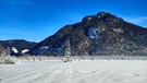 Langlaufen: Hans-Reicherl-Runde: Der Laberberg und links der bewaldete Aufacker  | Bild: BR/Chris Baumann