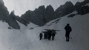 Hochvogel Flugzeugabsturz - Die ganze Truppe ist unterwegs zum Hochvogel | Bild: Kaufmann – Bad Hindelang