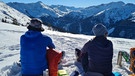 Skitour Lodron: Brotzeit mit Weitblick auf dem Lodron-Gipfel   | Bild: BR/Iris Härdle