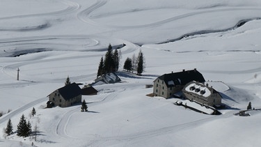 Skitour Silberpfennig: Knappenhäuser aus der Bergwerkszeit | Bild: BR/Georg Bayerle