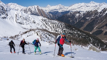 Weißes Gold und schneeweiße Steine im einsamen Binntal | Bild: BR; Folkert Lenz