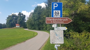 Iller-Durchbruch: Startpunkt und Parkplatz für die Rundwanderung bei Altusried und der Burgruine Kalden | Bild: BR/Chris Baumann