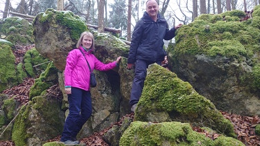 Felsensteig bei Schwend: Brigitte Bachmann und Wegewart Dieter Dornbach | Bild: BR/Ullie Nikola