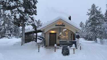 Winterwandern in Lappland: Café und Galerie "Navetta-Galleria" bietet sich zum Aufwärmen an.  | Bild: BR/Petra Martin