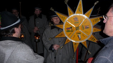 Großglockner Der Stern von Bethlehem kommt von Haus zu Haus | Bild: BR/Georg Bayerle