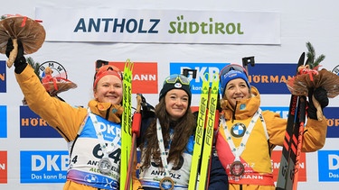 Selina Grotian (GER), Lou Jeanmonnot (FRA) and Franziska Preuss (GER)  | Bild: picture-alliance/dpa