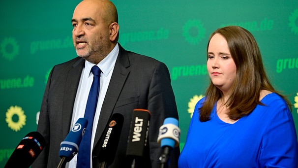 Grünen-Parteivorsitzende Ricarda Lang und Omid Nouripour  | Bild: picture alliance/dpa | Fabian Sommer