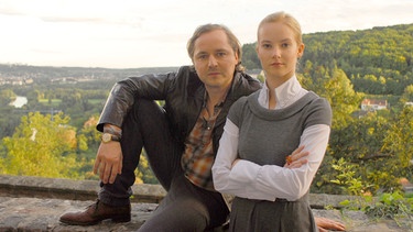 Auf der Festung Marienberg: Beim Pressetermin zum Heimatkrimi "Freiwild" am 24. August 2007: Die Hauptdarsteller Thomas Schmauser und Teresa Weißbach, die als Kommissar-Team in Würzburg ermitteln. | Bild: BR/Manfred Lämmerer