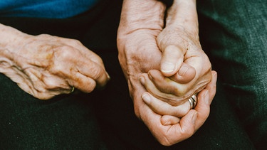 Eva und Dieter Simon sind seit 1957 verheiratet. | Bild: NDR/Julia Sellmann