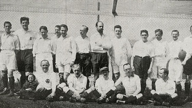 Kurt Landauer nach einem Alte-Herren-Spiel 1920  | Bild: FC Bayern München AG