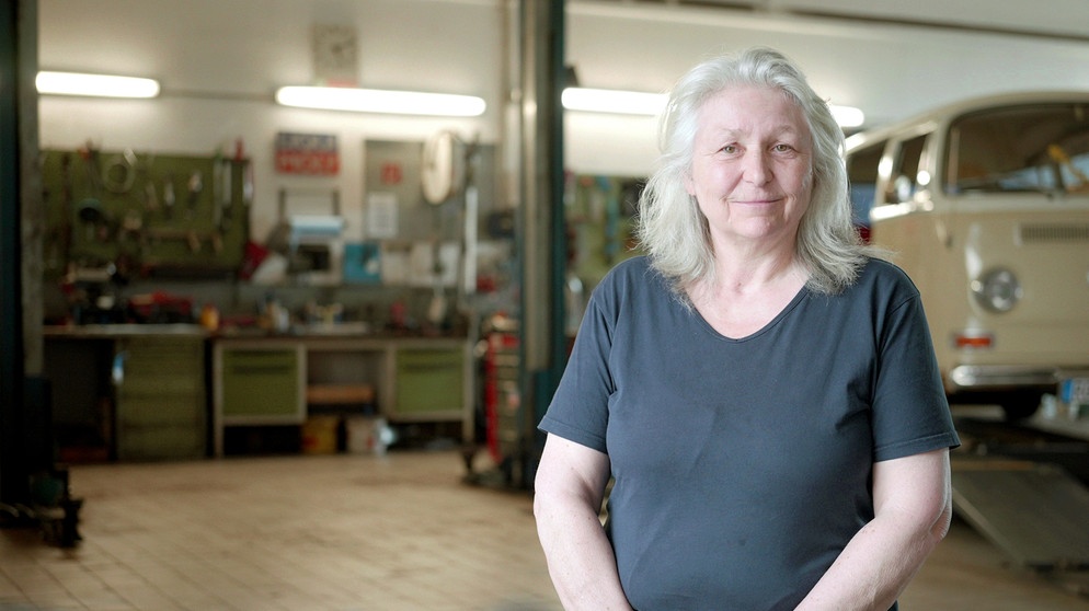 Marion in der Werkstatt. | Bild: BR/Südkino Filmproduktion