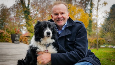 Willy Astor mit seinem Hund. | Bild: BR/Reiner Holzemer Film/Reiner Holzemer