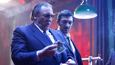 Unterweltboss Guido (Gérard Depardieu, links) macht mit Jacques Mesrine (Vincent Cassel) einen Deal. | Bild: BR/Telepool