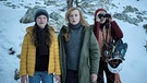 Von links: Alma (Laeni Geiseler), Lucia (Brigitte Hobmeier) und Valentina (Marie-Luise Stockinger) suchen am Muttstein nach der Leiche. | Bild: BR/NDR/ORF/Primary Pictures, Wien/X-Filme Produktion GmbH, Berlin/Oliver Oppitz