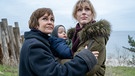 Karin (Katrin Sass, links) und Ellen (Rikke Lylloff) auf Wohnungssuche. | Bild: NDR/Polyphon Film- und Fernsehgesellschaft/Alexander Fischerkoesen