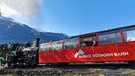 Die Brienz-Rothorn-Bahn mit der ölbefeuerten Lok 15 auf den ersten Metern der Gebirgsstrecke – noch sind die Häuser von Brienz zu sehen. | Bild: SWR/Bettina Bansbach