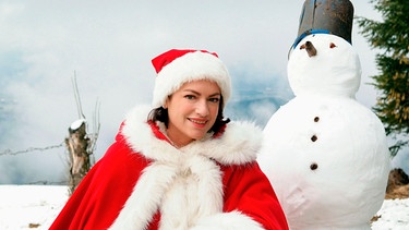 Nikolaus Klaudia (Christine Neubauer) macht eine kleine Pause von der Betrügerjagd. | Bild: ARD Degeto/Oliver Roth