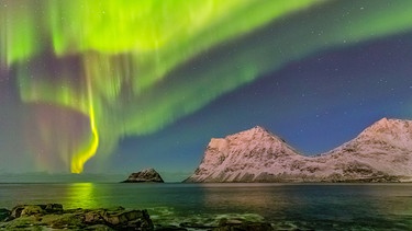 Polarlichter sind nur in dunklen Nächten so strahlend zu sehen. | Bild: WDR/Alexandra Sailer/Steffen Sailer