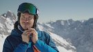 Felix Neureuther, im Hintergrund die Garmischer Berge. | Bild: BR/doc.station GmbH