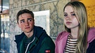 Nela (Emilia Pieske, rechts) mit ihrem Schulfreund Jakob (Luis Vorbach). | Bild: Barry Films/Mona Film/Stephan Burchardt