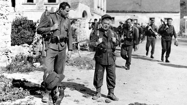 Der Soldat Schwejk (Heinz Rühmann, 2. von links). | Bild: ARD Degeto/CCC Filmkunst