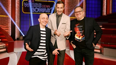 Moderator Kai Pflaume (Mitte) und seine Teamkapitäne Bernhard Hoëcker (links) und Elton. | Bild: NDR/Morris Mac Matzen