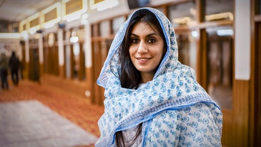 Prateek Reen im indischen Tempel. | Bild: BR/Paul-Georg Busse