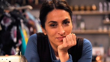 Schneiderin Yildiz (Jale Arikan). | Bild: BR/Marco Orlando Pichler