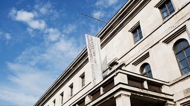 Hochspannung im Münchner Herkulessaal: Die drei Finalist:innen beim 70. Internationalen ARD-Musikwettbewerb tragen, begleitet vom BRSO, ein großes Violinkonzert des 20. Jahrhunderts vor. | Bild: BR/Daniel Delang