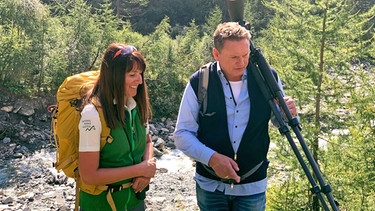 Axel Bulthaupt (rechts) unterwegs mit der Rangerin Carola Trojer im Nationalpark Hohe Tauern. | Bild: MDR