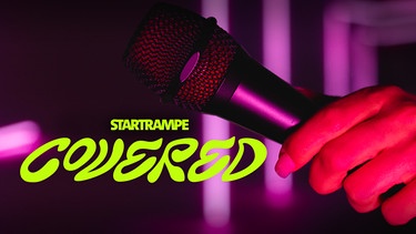 Key Visual/Cover Sendereihenbild mit Typo zu "Startrampe COVERED". "Startrampe COVERED" - das sind die besten Cover-Songs in Versionen, die euch nicht mehr aus dem Kopf gehen werden und die spannendsten Interviews mit den coolsten neuen Acts. | Bild: BR/Leah Ruprecht