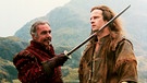 Juan Sánchez Villa-Lobos Ramírez (Sean Connery, links) weiht den Highlander (Christopher Lambert) in die Geheimnisse der Unsterblichen ein. | Bild: MDR/BetaFilm