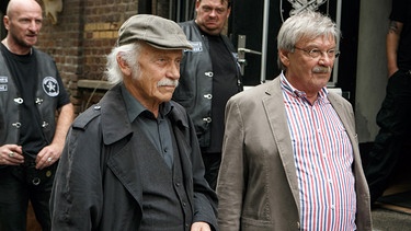 Edwin Bremer (Tilo Prückner, links) und Günter Hoffmann (Wolfgang Winkler, rechts) ermitteln bei verfeindeten Motorradclubs. | Bild: ARD/Kai Schulz