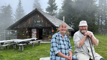 Bergbauernpaar Silvia und Josef Buchebner auf der Rattner-Alm im Joglland. | Bild: RANFILM TV & Film Production GmbH