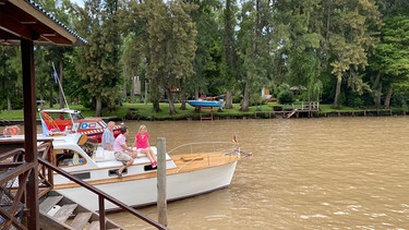 Buenos Aires in Argentinien. Ausflug ins Naherholungsgebiet Tigre mit den Passagieren Christian und Christine Schorer. | Bild: BR/Bewegte Zeiten Filmproduktion GmbH/Cornelia Schulze