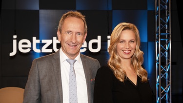 Das Moderatorenteam Tilmann Schöberl und Franziska Eder. | Bild: BR/Andreas H. Schroll