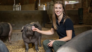 Bei Leonie Froböse auf dem Hof Froböse in Lage (Ostwestfalen - Lippe). | Bild: WDR/BR/megaherz gmbh/Melanie Grande