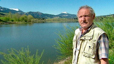 Der Landwirt Toni Höllisch am Grüntensee, dem ersten von rund 30 Stauseen an der Wertach. Weitere Bilder finden Sie unter www.br-foto.de. | Bild: © BR, honorarfrei - Verwendung gemäß der AGB im engen inhaltlichen, redaktionellen Zusammenhang mit genannter BR-Sendung bei Nennung "Bild: BR"