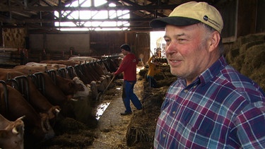 Schon vor 21 Jahren hat Landwirt Hans Schleyer auf Bio umgestellt. | Bild: Honorarfrei lediglich für Ankündigungen und Veröffentlichungen im Zusammenhang mit obiger BR-Sendung bei Nennung: Bild: BR/Erich Hammerl. Die Nutzung im Social Media-Bereich sowie inhaltlich andere Verwendungen nur nach vorheriger schriftlicher Vereinbarung mit dem BR-Bildmanagement, Tel. 089 / 5900 10580, Fax 089 / 5900 10585, Mail Bildmanagement@br.de