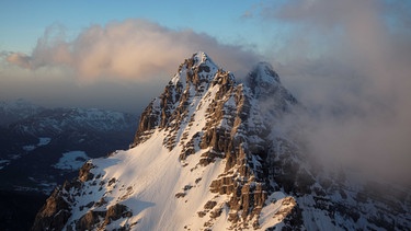 Der Film von Jan Haft zeigt die faszinierende Natur in Deutschlands einzigem Alpennationalpark durch das Jahr. Im Bild: der Watzmann-Gipfel. | Bild: BR/nautilusfilm GmbH