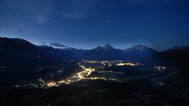 Blick auf Berchtesgaden im Sternenlicht. | Bild: BR/nautilusfilm GmbH