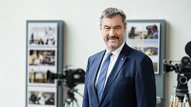 Der Bayerische Ministerpräsident Markus Söder bei seiner Neujahrsansprache zum Jahreswechsel. | Bild: BR/Markus Konvalin